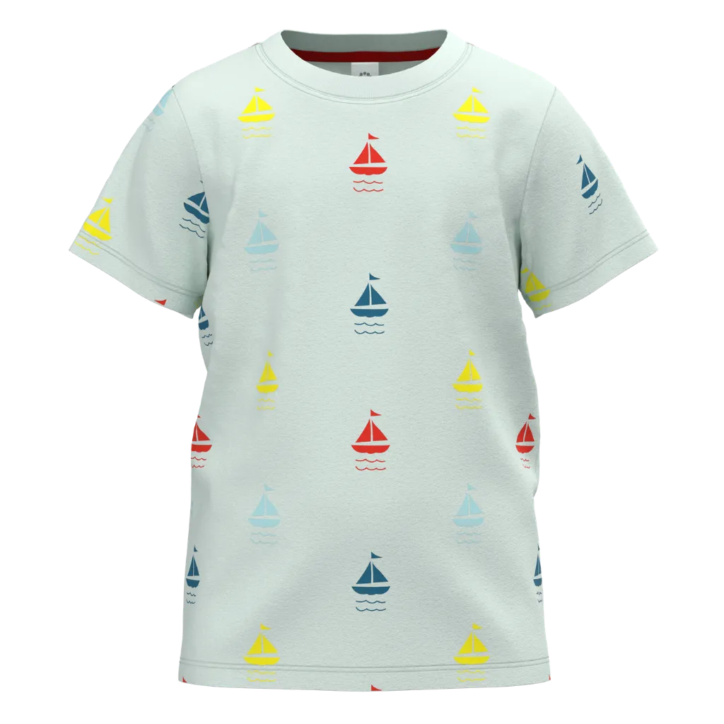 Children's t-shirt with sailboat pattern 